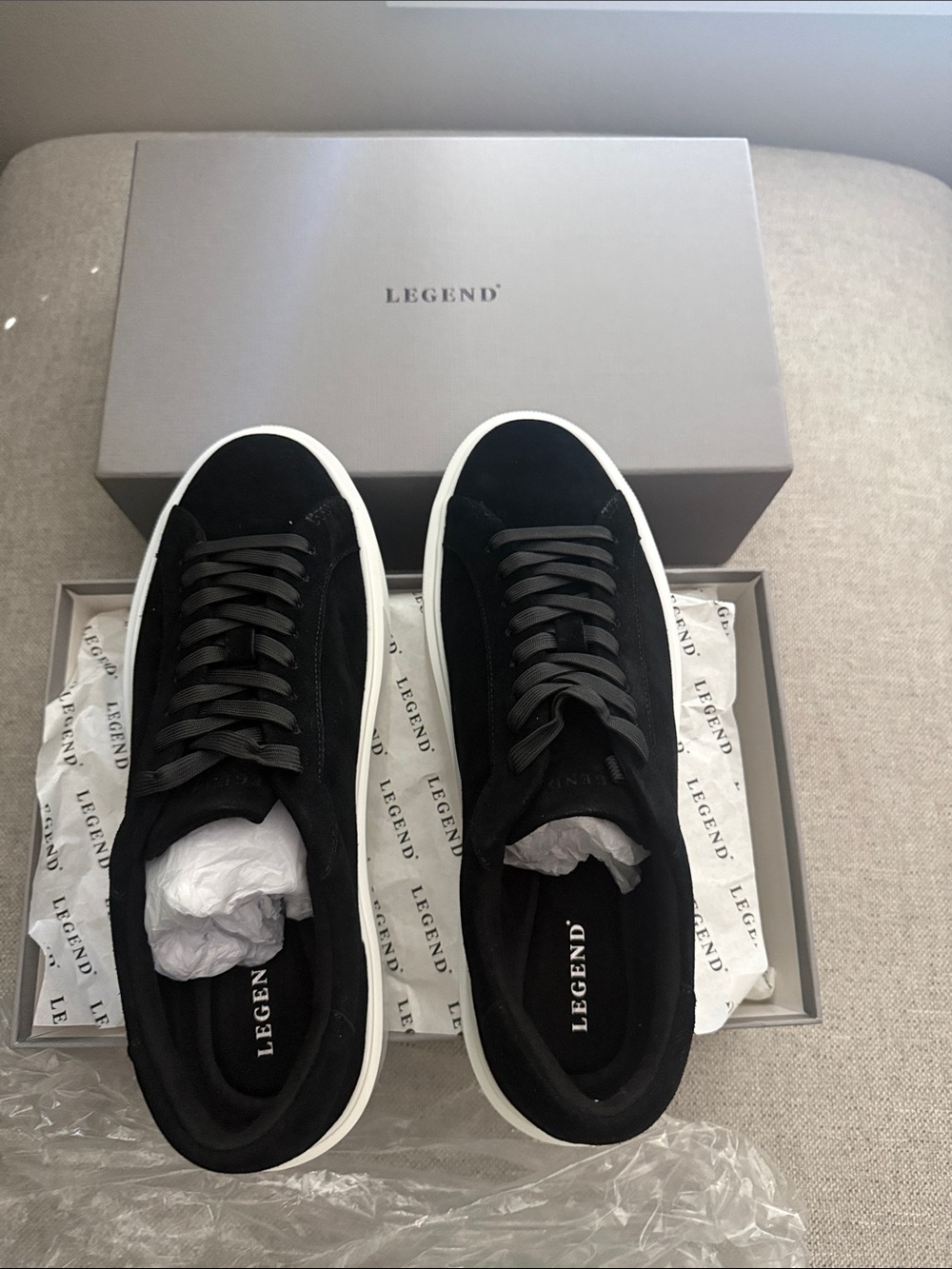 LEGEND Men's Black Suede Low-Top Sneakers